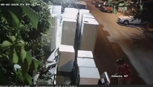 Baktı...İnceledi...Çaldı!