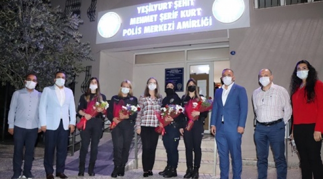 'Anneler Günü'nü, Kadın Polislerle Geçirdi!