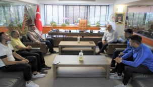 Başkan Karakayalı'dan Sporculara Çeyrek Altın