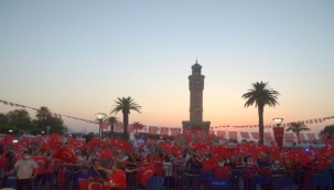 Konak Meydanı "Türkiye Geçilmez" Dedi