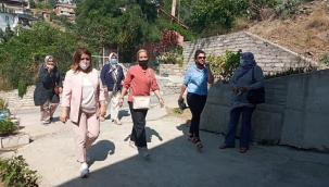 SICAK HAVA DA AK KADINLARI DURDURMUYOR!