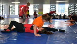 Güreşin Yıldız Milli Kızları Aliağa'da 