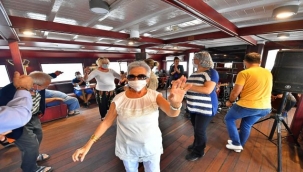 Huzurevi sakinleri Körfez turuna çıktı