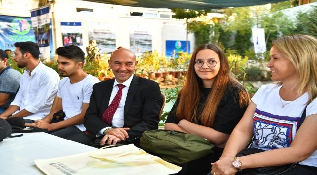 İzmir Gençlere Kucak Açıyor