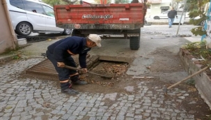 Ayvalık Belediyesi Ekipleri Mesai Gözetmeksizin Sahada