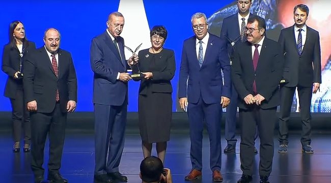 Egeli Akademisyen "TÜBİTAK Bilim Ödülü"nü Cumhurbaşkanı Erdoğan'dan Aldı