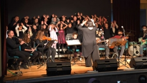 Bornovalı Minikler Barış Abileri İçin Söyledi