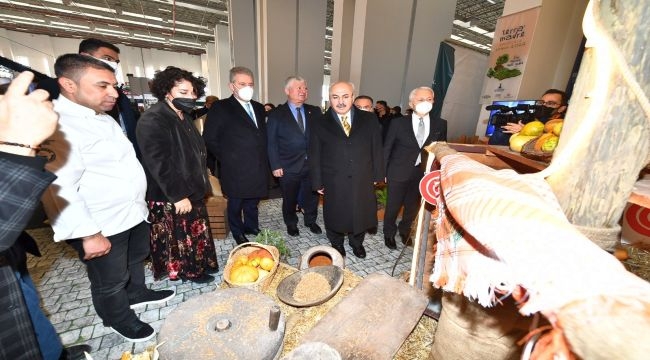 Özuslu: "İzmir'i dünya ile buluşturmaktan büyük gurur duyuyoruz"