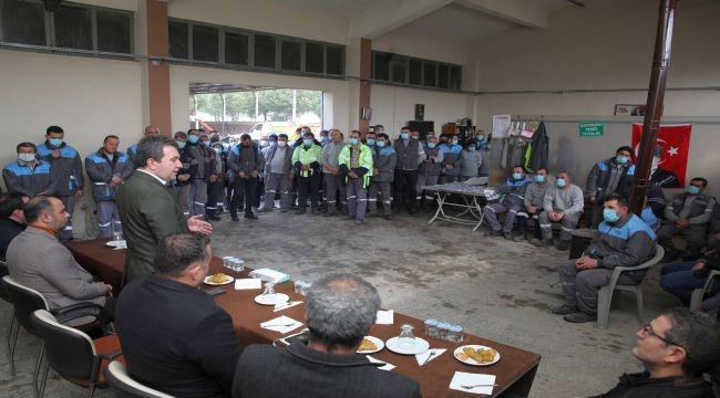 Temizlik İşçilerinden Maaş Zammı Teşekkürü