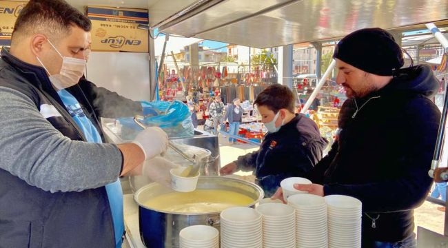 Didim Belediyesi'nden Soğuk Havada Sıcak Çorba İkramı