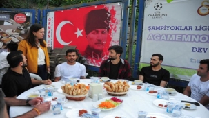Başkan Çalkaya Üniversiteli Gençlerle iftarda buluştu