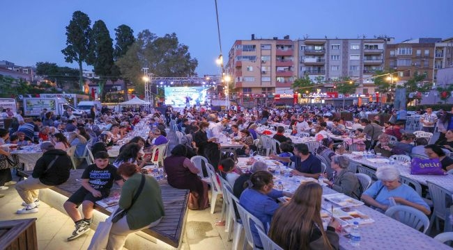 Buca'da Kadir Gecesi'ne özel şölen