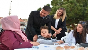 Foça'da mahalle iftarları başladı