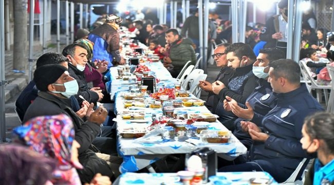 İZDENİZ personelinden bin kişilik iftar