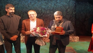 Ayvalik Belediye Tiyatrosu; "Perde" dedi