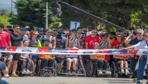 Başkan Soyer'den tekerlekli sandalye ile farkındalık