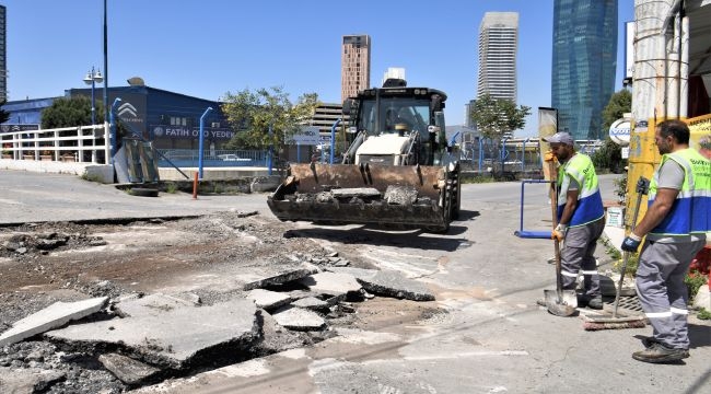 Bornova'da asfaltlama çalışmaları sürüyor