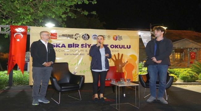 ''Demokrasinin Geleceği'' Efes Selçuk'ta konuşuldu