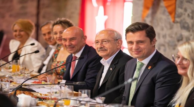 CHP Lideri Kılıçdaroğlu'nun İzmir programı sürüyor