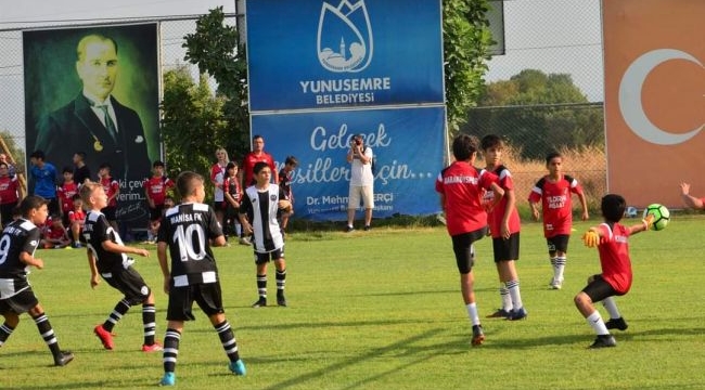 Geleceğin Futbolcuları Zafer Kupası'nda Ter Döktü