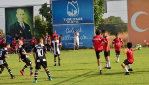 Geleceğin Futbolcuları Zafer Kupası'nda Ter Döktü
