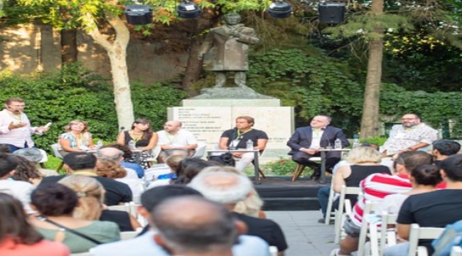 İzmir Sanat Bahçesi'nde "Üzümü Ye Bağını Sor" söyleşisi