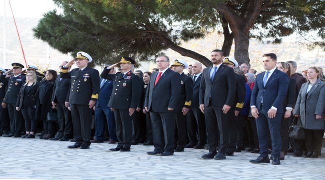 Foça'da Atatürk'e anma töreni