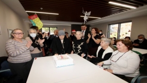 Alzheimer Evi yeni yılı kutladı