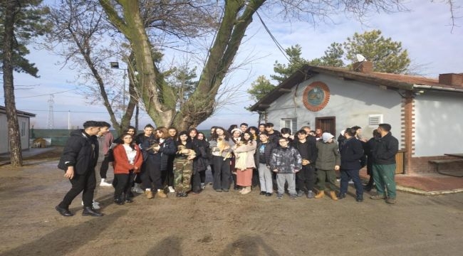 Öğrencilerden "Geçici Hayvan Bakımevi"ne ziyaret