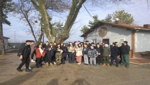 Öğrencilerden "Geçici Hayvan Bakımevi"ne ziyaret