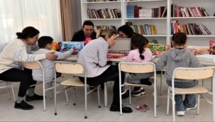 Depremzede çocuklara kütüphane ve oyun alanı 
