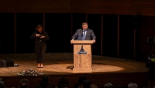 Başkan Tugay Edebiyat Festivali'ni şiirle açtı 