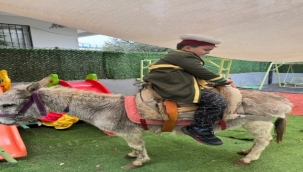 Ata Düz, Eşeğe Ters Binilirmiş