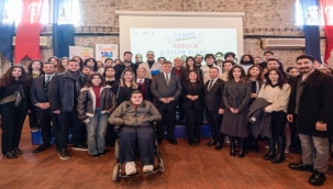 Kafasında Valizini Toplayanlar Var"