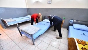 Yaşama Bağlamaya Çalışıyoruz