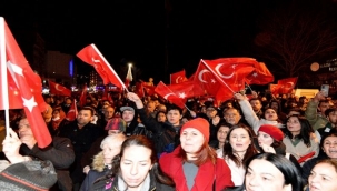 Diplomalarını Yaktı Ve And İçti