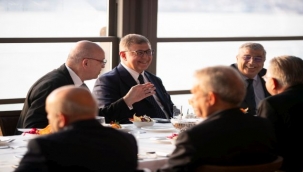 İzmir Aslanlar Gibi Burada Duruyor