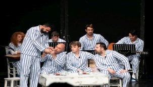 İzmirli Tiyatroseverlerle Buluştu