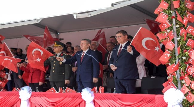 19 Mayıs coşkusu İzmir'i Sardı