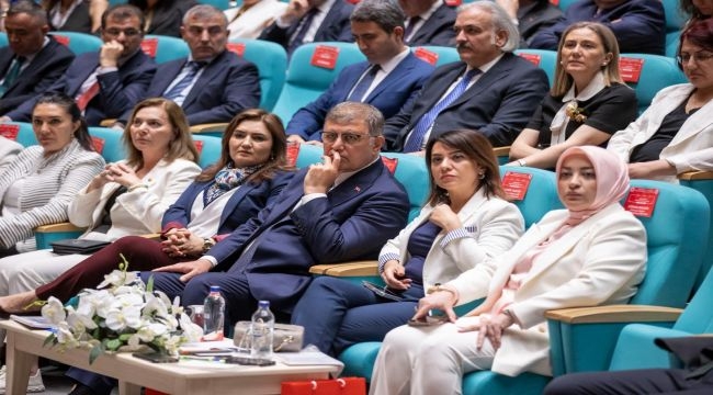 Başkan Tugay, Kadın Erkek Fırsat Eşitliği Çalıştayı'nda konuştu