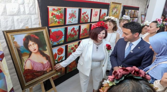 Bayraklı'da üreten kadınlar el sanatlarını sergiledi