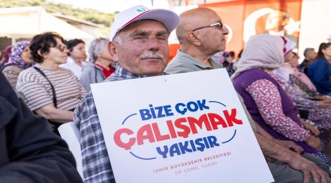 Çiftçilerin Çilek Hasadına Katıldı