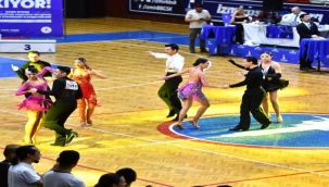 Dansçıların Kıyasıya Rekabeti