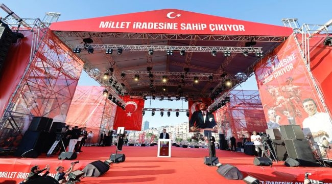 "İzmir Özgürlüğün Şehridir"