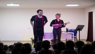 Kendini Arayan Zürafa Yollarda