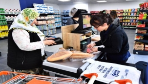 İZMAR, uygun fiyatlarıyla dar gelirliye nefes oldu