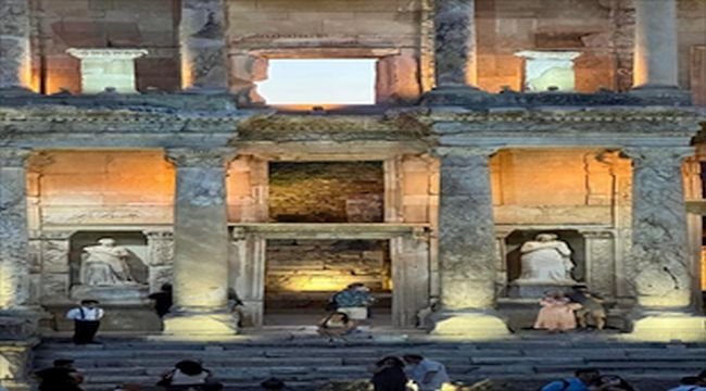 Gençler Efes'i keşfetti