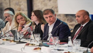 Elimizin altında olan hazineleri görmeliyiz