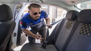 İzmir'de zabıta ekiplerinden yolcu kılığında taksi denetimi 