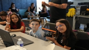 İzmirli çocuklar robotik dünyasıyla tanıştı